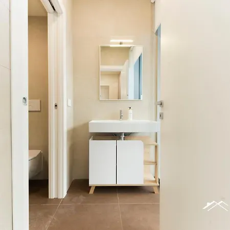 Waterfront Lux| Studio|a/c|parking|gym|wifi By Tilo